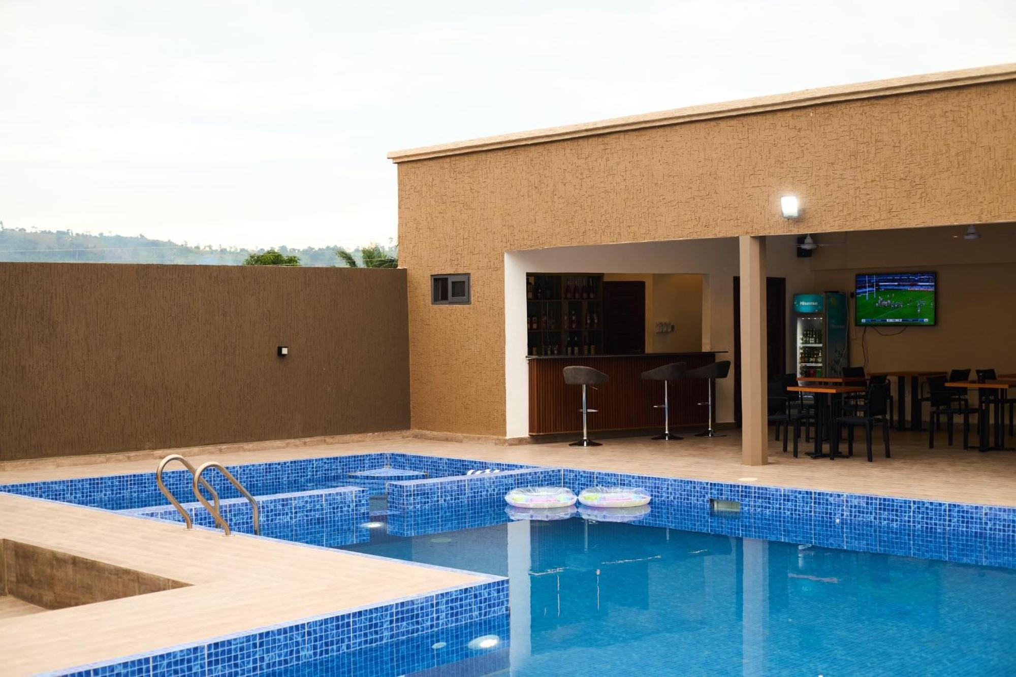 Koforidua Aiden Homes And Apartments Hotel מראה חיצוני תמונה